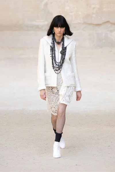 Look 38